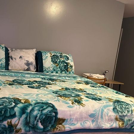 Divine Villa Guest House 65 Sherman 6Mins To Airport And 4Mins To Penn Station Newark Bagian luar foto