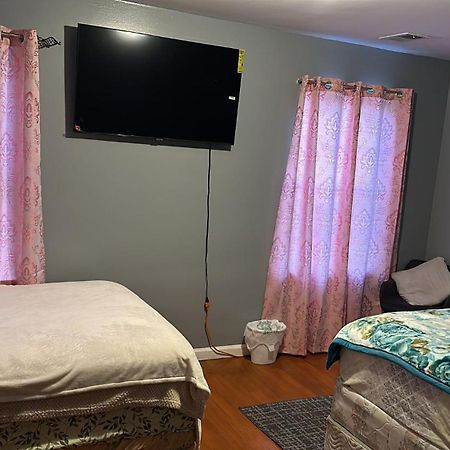 Divine Villa Guest House 65 Sherman 6Mins To Airport And 4Mins To Penn Station Newark Bagian luar foto