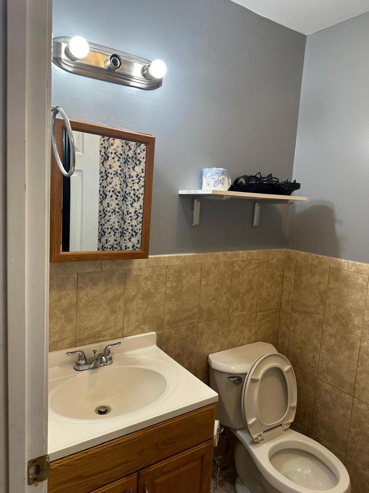 Divine Villa Guest House 65 Sherman 6Mins To Airport And 4Mins To Penn Station Newark Bagian luar foto