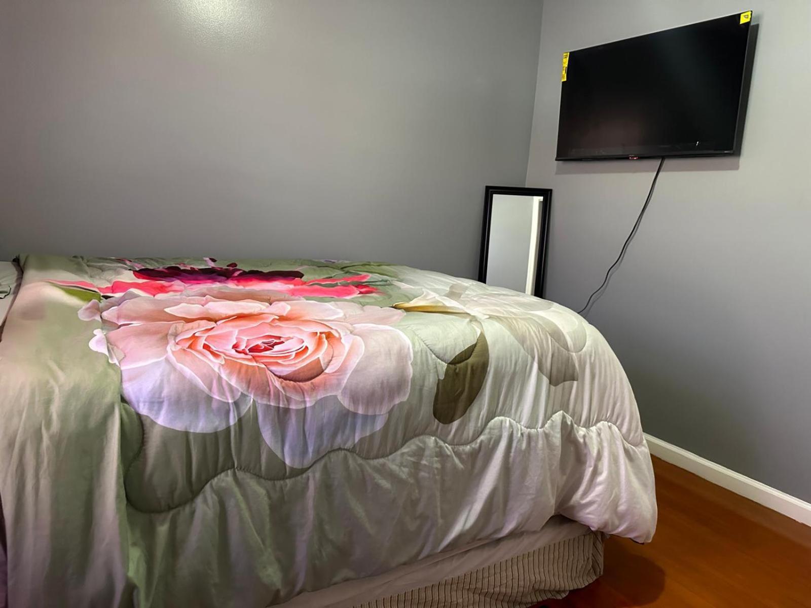 Divine Villa Guest House 65 Sherman 6Mins To Airport And 4Mins To Penn Station Newark Bagian luar foto