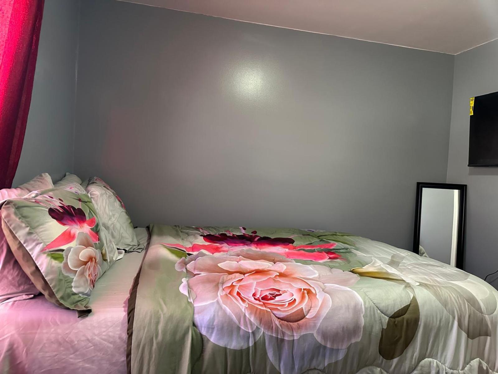 Divine Villa Guest House 65 Sherman 6Mins To Airport And 4Mins To Penn Station Newark Bagian luar foto