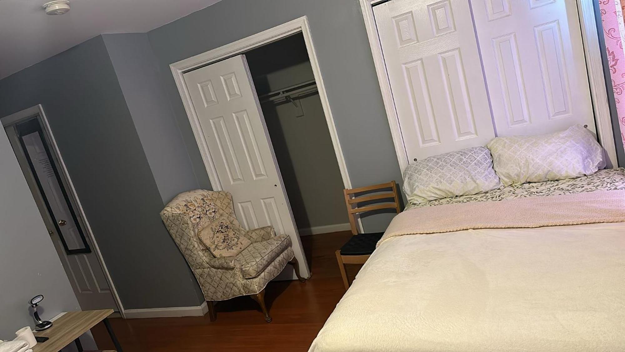 Divine Villa Guest House 65 Sherman 6Mins To Airport And 4Mins To Penn Station Newark Ruang foto