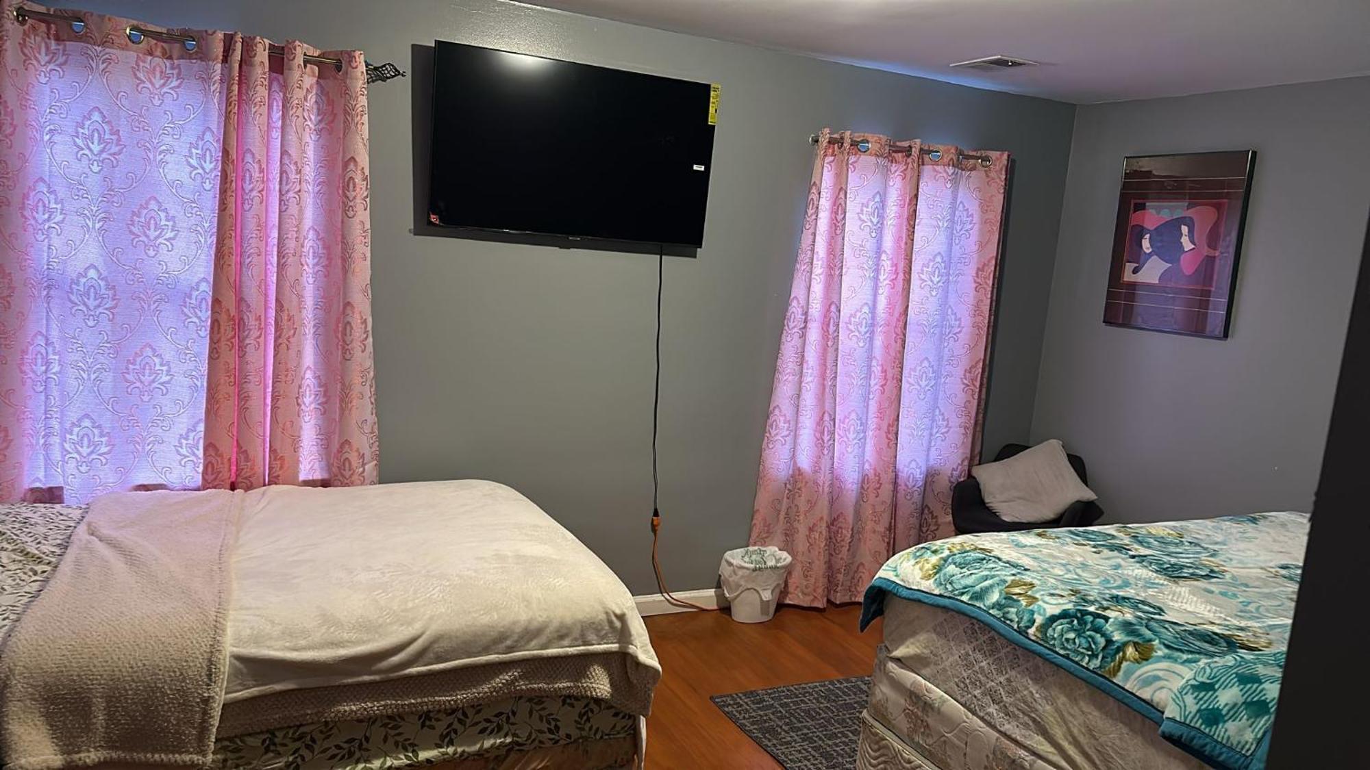 Divine Villa Guest House 65 Sherman 6Mins To Airport And 4Mins To Penn Station Newark Bagian luar foto